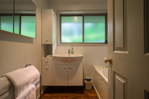 Maria Views Bed & Breakfast - Rental Cars 7