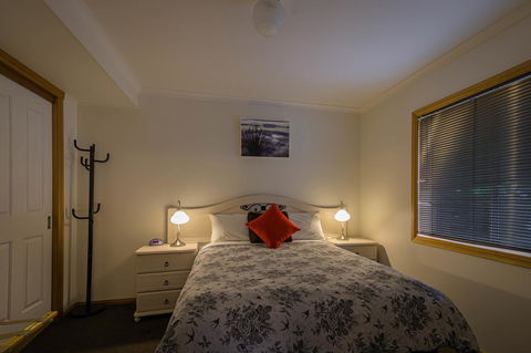 Maria Views Bed & Breakfast - Rental Cars 16