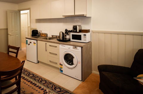 Maria Views Bed & Breakfast - Rental Cars 24