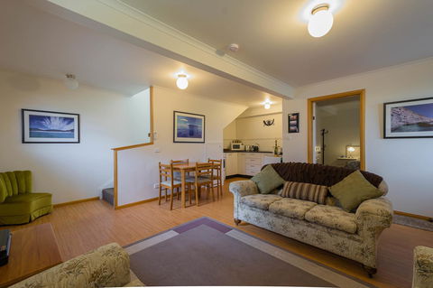 Maria Views Bed & Breakfast - Rental Cars 13