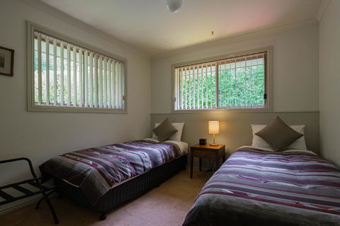 Maria Views Bed & Breakfast - Rental Cars 11