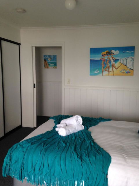 KINGFISHER COTTAGE Beachfront At The Binalong Bay - Rental Cars 25