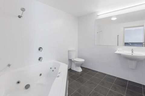 Travelodge Hotel Hobart Airport - Rental Cars 11