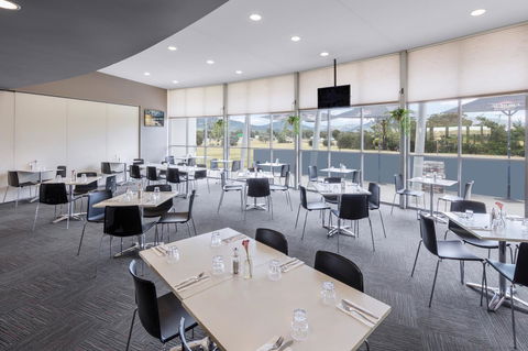 Travelodge Hotel Hobart Airport - Rental Cars 16