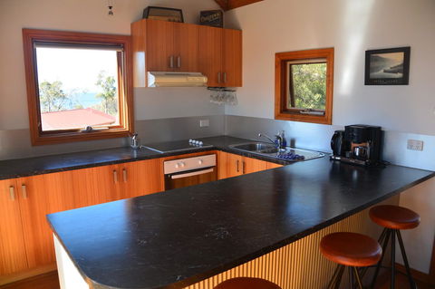 The Tree House - Rental Cars 8