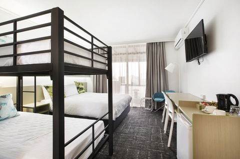 Nightcap At Sandringham Hotel - Rental Cars 20