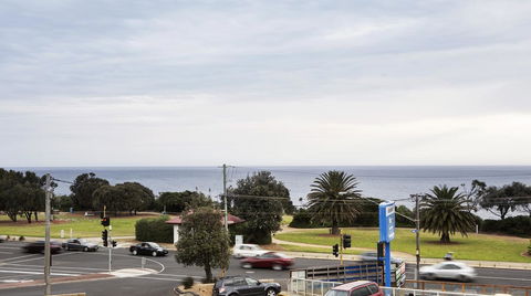 Nightcap At Sandringham Hotel - Rental Cars 28