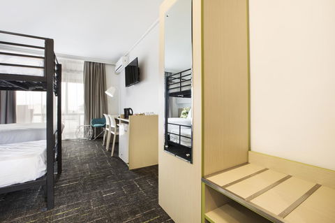Nightcap At Sandringham Hotel - Rental Cars 23