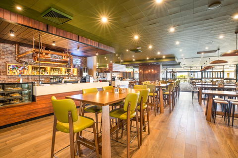 Nightcap At Sandringham Hotel - Rental Cars 5