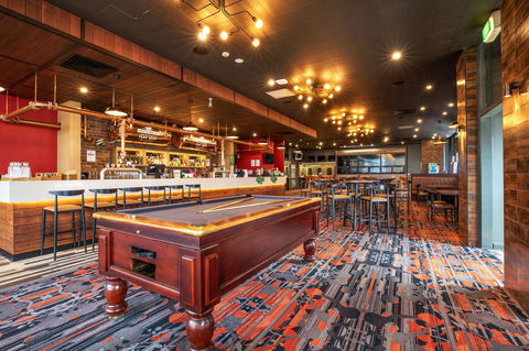 Nightcap At Sandringham Hotel - Rental Cars 8