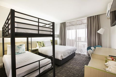 Nightcap At Sandringham Hotel - Rental Cars 2