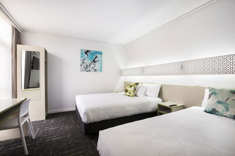 Nightcap At Sandringham Hotel - Rental Cars 1