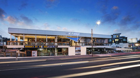 Nightcap At Sandringham Hotel - Rental Cars 4