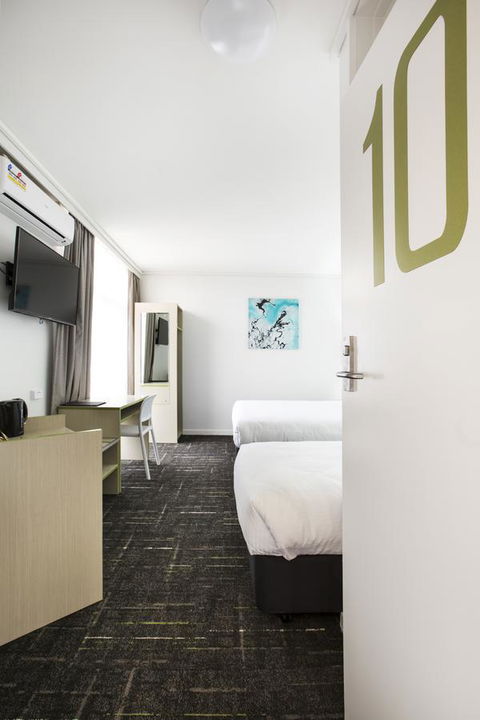 Nightcap At Sandringham Hotel - Rental Cars 21