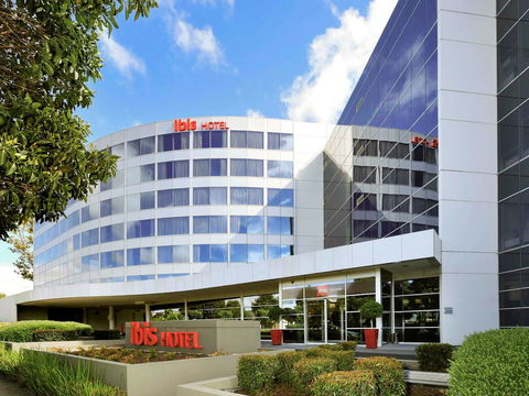 Ibis Melbourne - Glen Waverley - Rental Cars 0