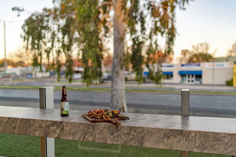 Quality Hotel Wangaratta Gateway - Rental Cars 1