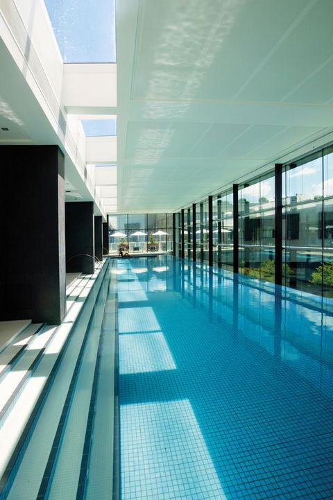 Crown Promenade Melbourne - Rental Cars 0