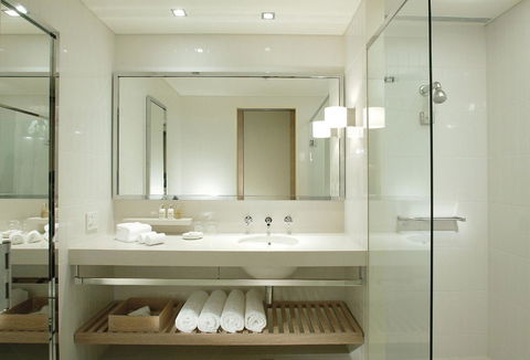 Crown Promenade Melbourne - Rental Cars 6