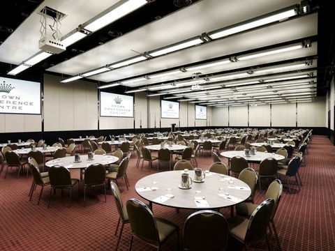 Crown Promenade Melbourne - Rental Cars 17