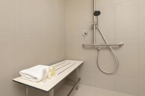 Ibis Melbourne Central - Rental Cars 34