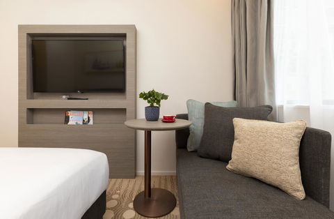 Ibis Melbourne Central - Rental Cars 42