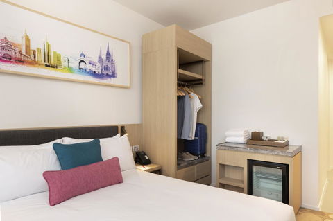 Ibis Melbourne Central - Rental Cars 25