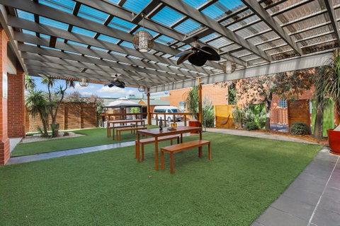 All Seasons Resort Hotel Bendigo - Rental Cars 25