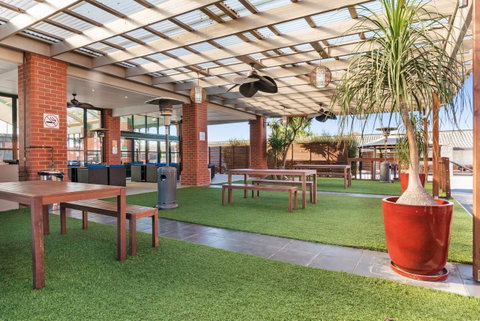 All Seasons Resort Hotel Bendigo - Rental Cars 34