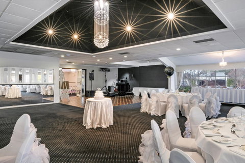 All Seasons Resort Hotel Bendigo - Rental Cars 44
