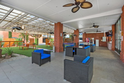 All Seasons Resort Hotel Bendigo - Rental Cars 24