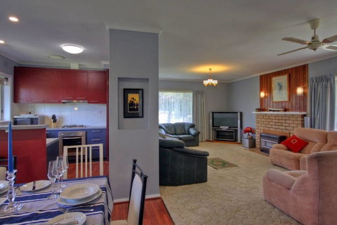 Jacaranda House - Rental Cars 2