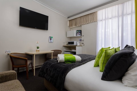 Bendigo Oval Motel - Rental Cars 12