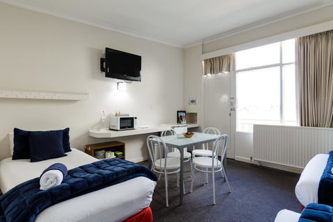 Bendigo Oval Motel - Rental Cars 15
