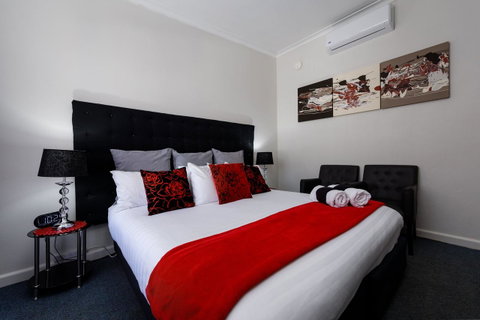 Bendigo Oval Motel - Rental Cars 5