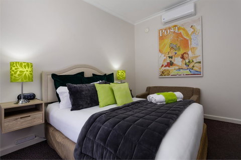 Bendigo Oval Motel - Rental Cars 13