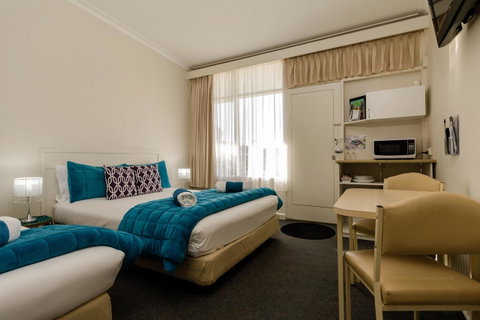 Bendigo Oval Motel - Rental Cars 2