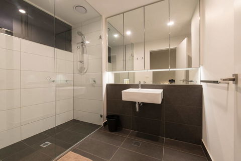 Doncaster Private Collection 2 Bed Townhouse@Pearl - Rental Cars 9
