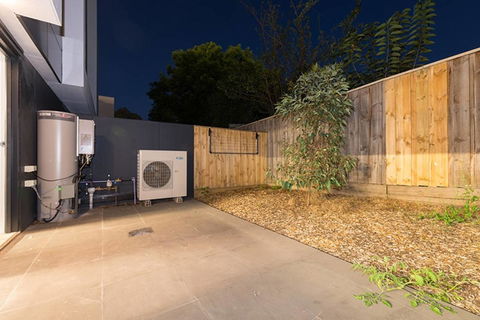 Doncaster Private Collection 2 Bed Townhouse@Pearl - Rental Cars 12