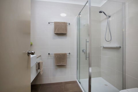 Comfort Inn Warrnambool International - Rental Cars 15