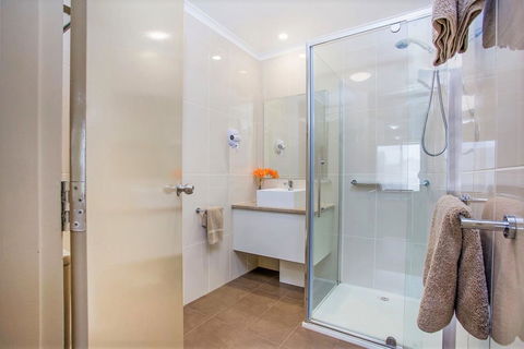 Comfort Inn Warrnambool International - Rental Cars 3