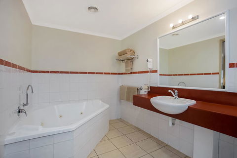 Comfort Inn Warrnambool International - Rental Cars 11