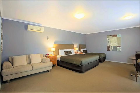 Comfort Inn Warrnambool International - Rental Cars 24