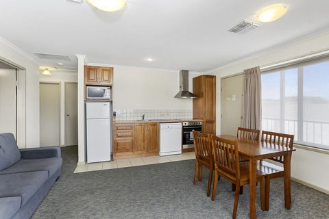 Comfort Inn Warrnambool International - Rental Cars 35