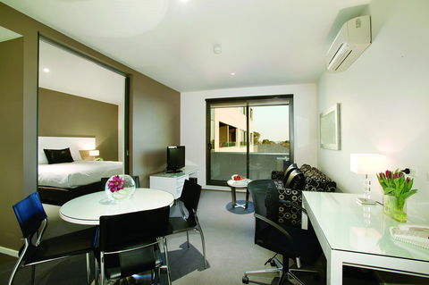 Punthill Oakleigh - Rental Cars 0