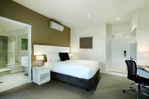 Punthill Oakleigh - Rental Cars 4