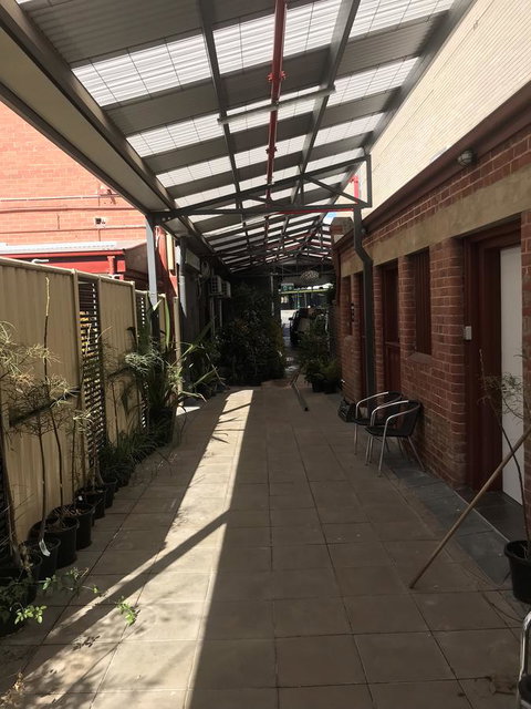 CROWN CENTRAL BUSINESS DISTRICT MOTEL - NO UNDER 18s - Rental Cars 14
