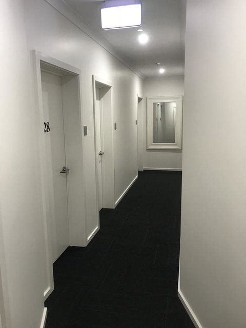 CROWN CENTRAL BUSINESS DISTRICT MOTEL - NO UNDER 18s - Rental Cars 22