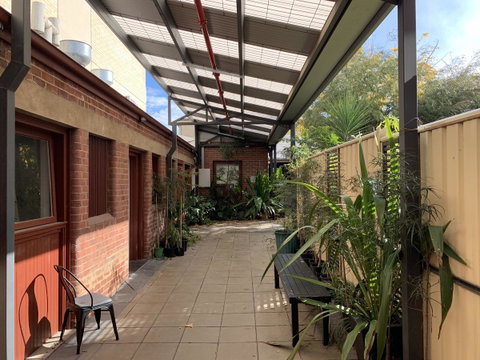 CROWN CENTRAL BUSINESS DISTRICT MOTEL - NO UNDER 18s - Rental Cars 3