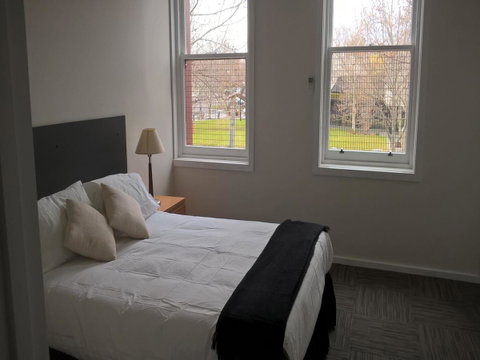 CROWN CENTRAL BUSINESS DISTRICT MOTEL - NO UNDER 18s - Rental Cars 43
