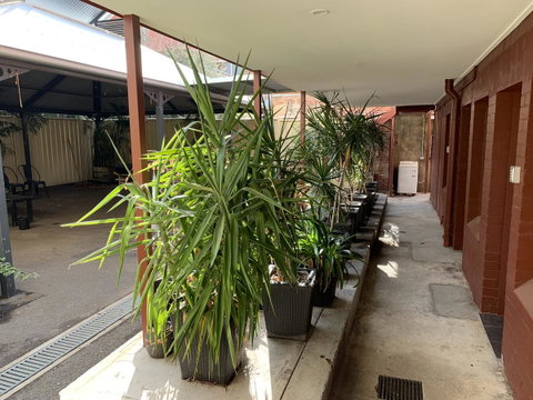 CROWN CENTRAL BUSINESS DISTRICT MOTEL - NO UNDER 18s - Rental Cars 6